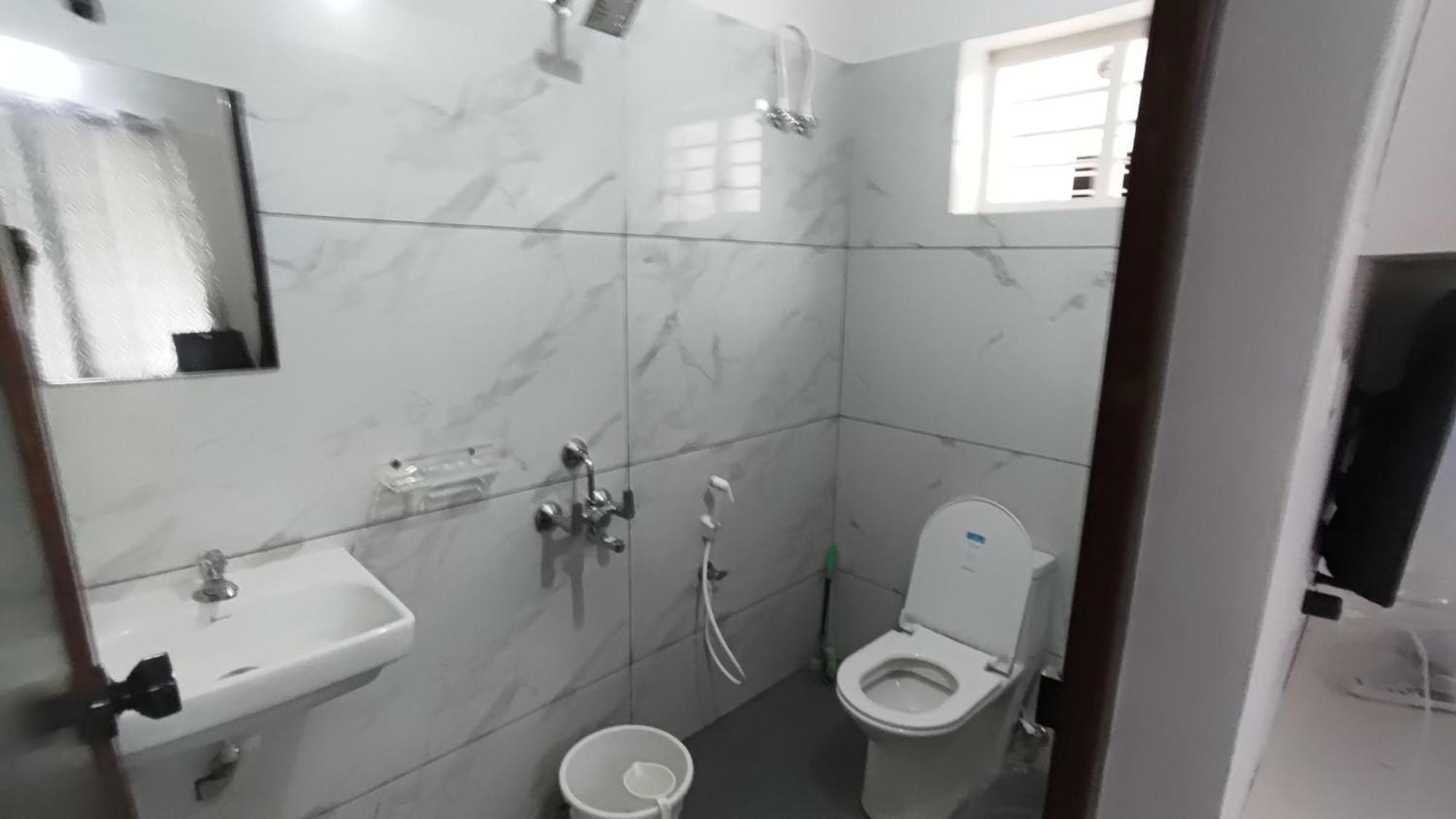 Sivasarass Rooms Thiruvananthapuram Esterno foto